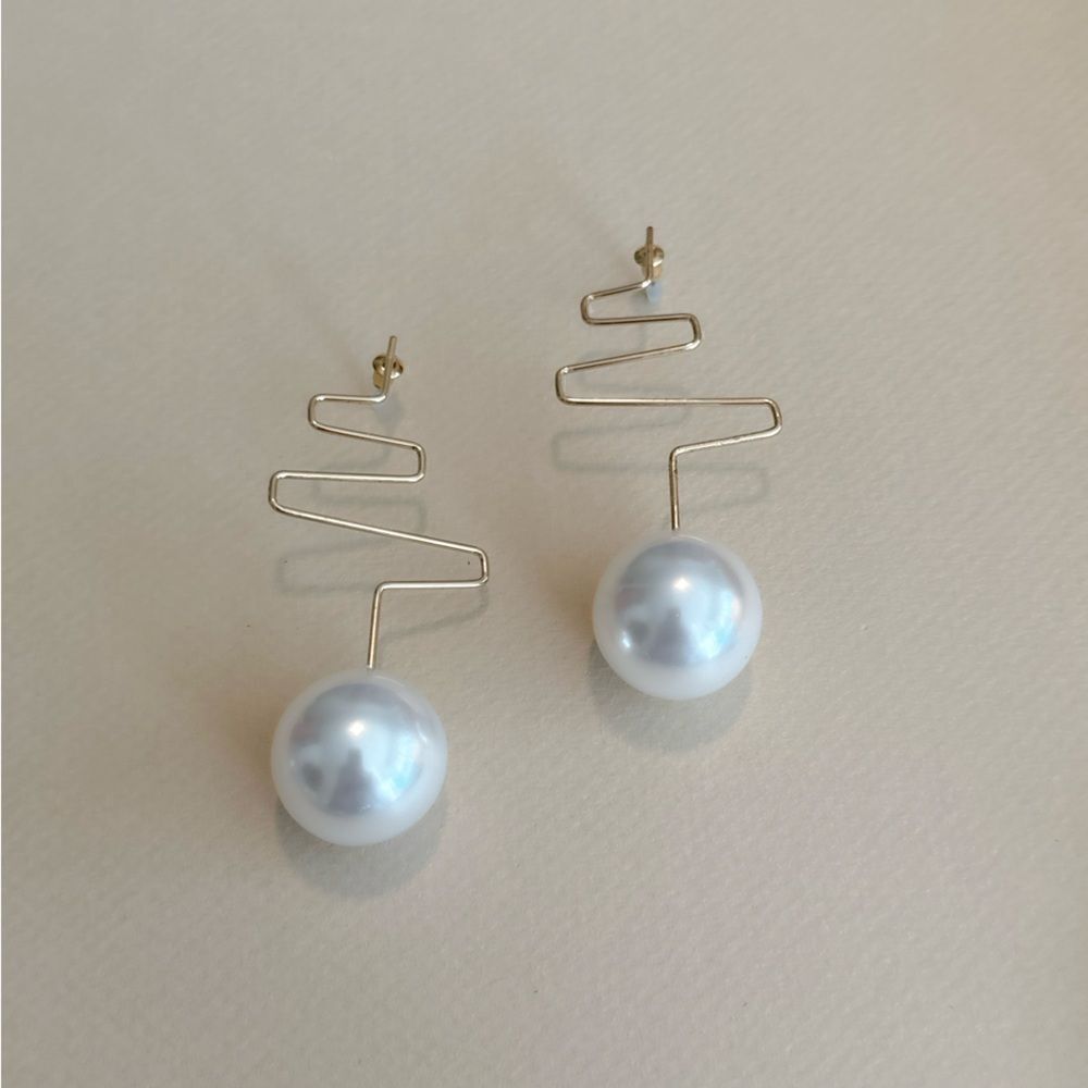 Pearl drop earrings M922